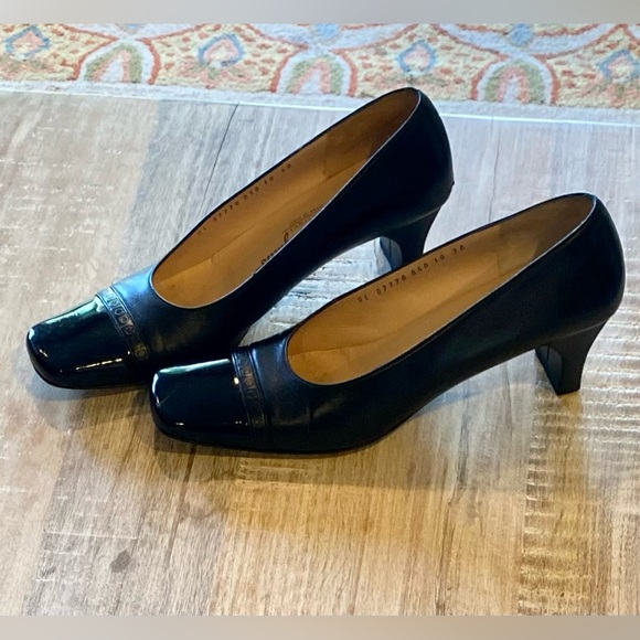 Brown Classic Salvatore Ferragamo size 10 3A - Picture 1 of 6